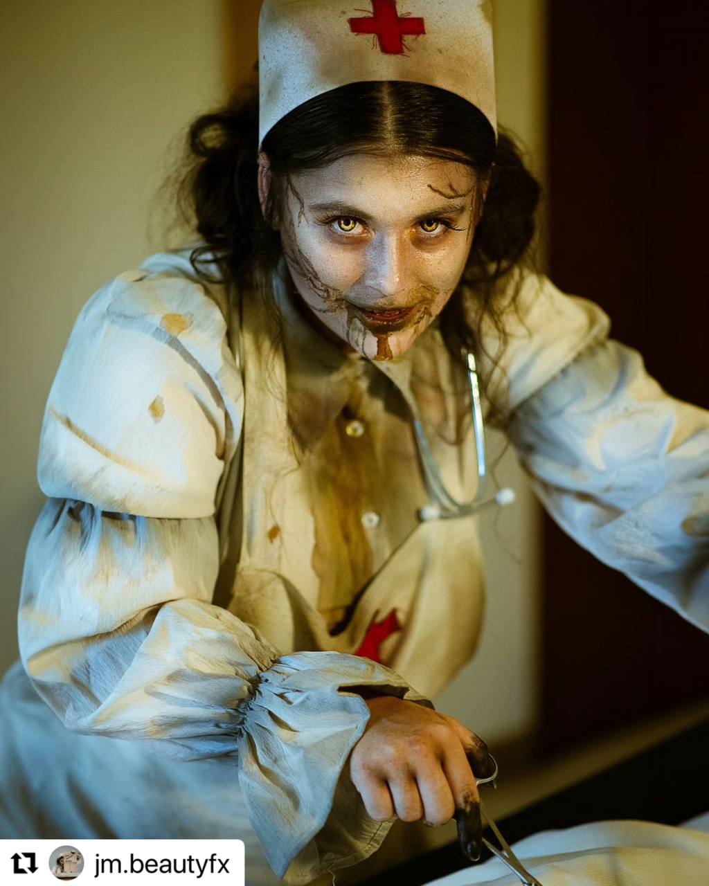 PRIMAL Walking Dead I lentilles jaune et rouge zombie