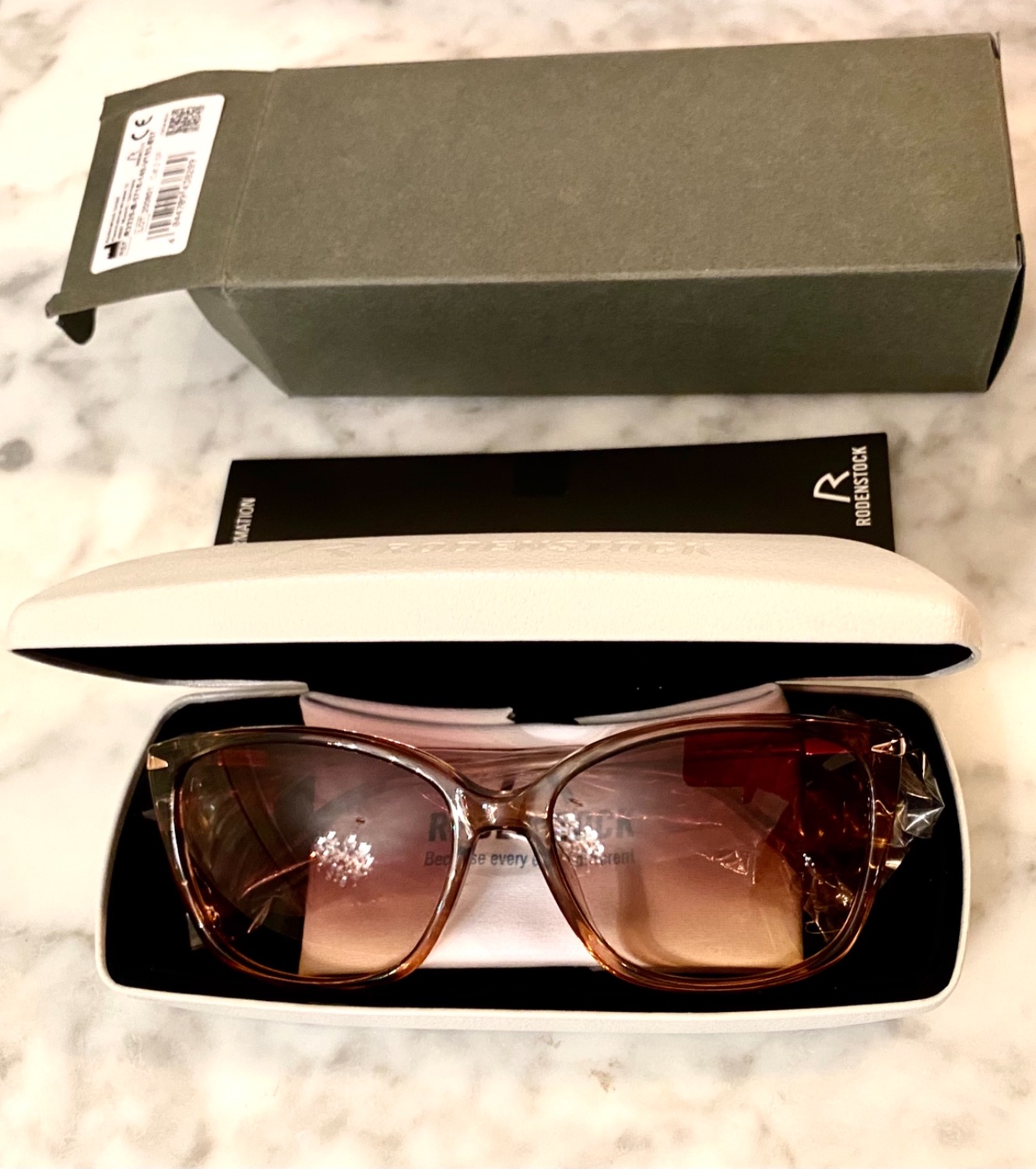 Rodenstock Classica Sun R3320 lunettes de soleil papillon violet