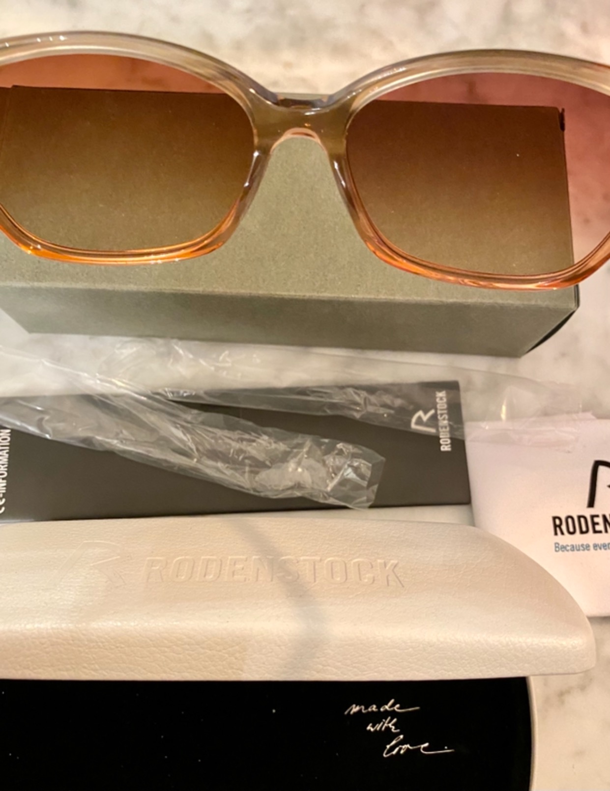 Rodenstock Classica Sun R3320 lunettes de soleil papillon violet